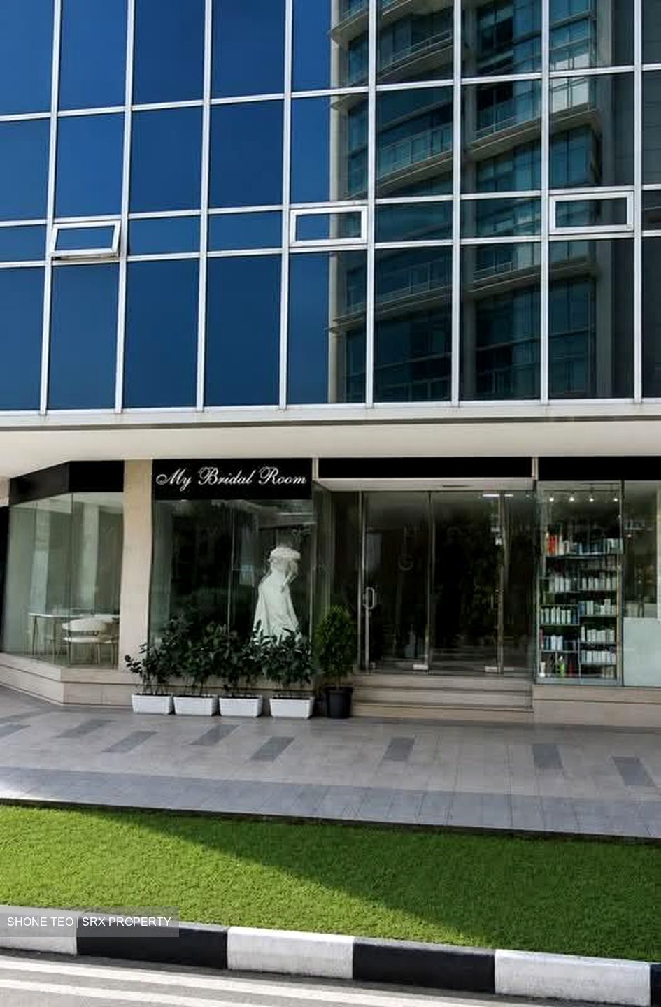 North Bridge Centre (D7), Retail #561975821